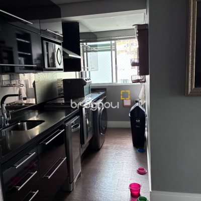 Apartamento com 71m², 2 quartos (sendo 1 suíte), 2 garagens, no bairro Itacorubi em Florianópolis