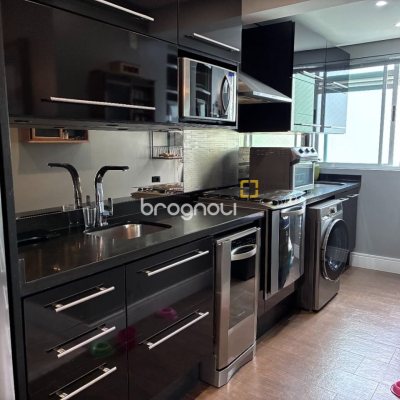 Apartamento com 71m², 2 quartos (sendo 1 suíte), 2 garagens, no bairro Itacorubi em Florianópolis