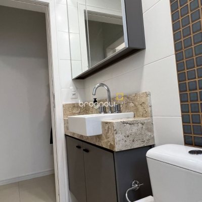 Apartamento com 137m², 3 quartos (sendo 1 suíte), 2 garagens, no bairro Centro em Palhoça