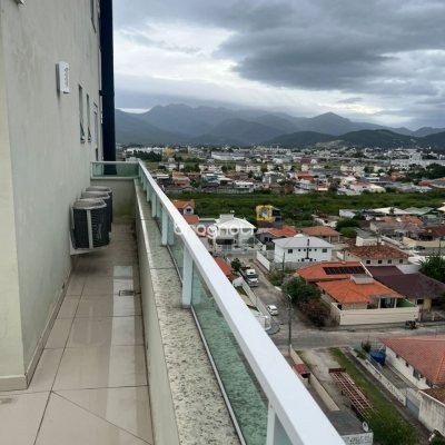 Apartamento com 137m², 3 quartos (sendo 1 suíte), 2 garagens, no bairro Centro em Palhoça