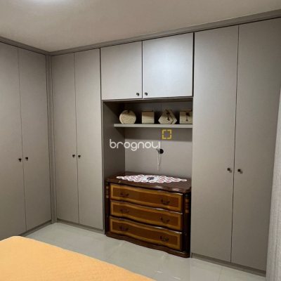 Apartamento com 137m², 3 quartos (sendo 1 suíte), 2 garagens, no bairro Centro em Palhoça