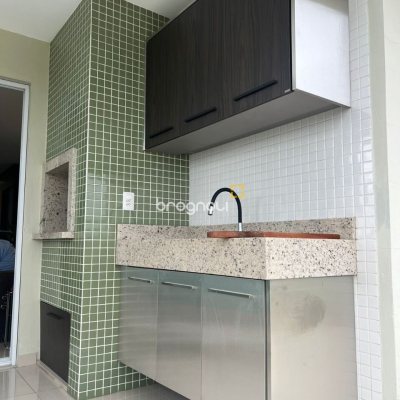 Apartamento com 137m², 3 quartos (sendo 1 suíte), 2 garagens, no bairro Centro em Palhoça