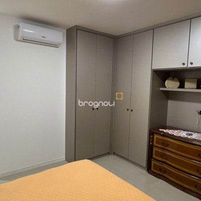 Apartamento com 137m², 3 quartos (sendo 1 suíte), 2 garagens, no bairro Centro em Palhoça