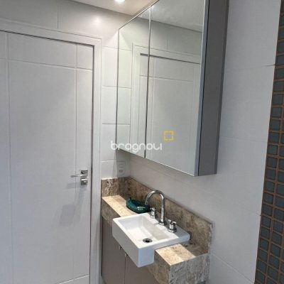 Apartamento com 137m², 3 quartos (sendo 1 suíte), 2 garagens, no bairro Centro em Palhoça