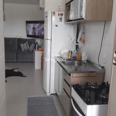 Apartamento com 77m², 2 quartos (sendo 1 suíte), no bairro Ingleses do Rio Vermelho em Florianópolis