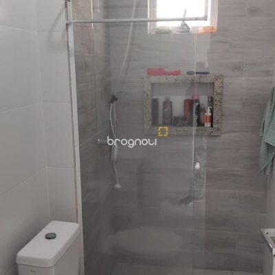 Apartamento com 77m², 2 quartos (sendo 1 suíte), no bairro Ingleses do Rio Vermelho em Florianópolis