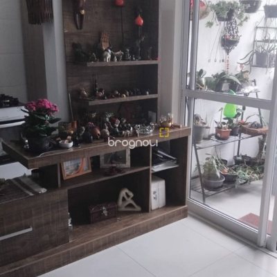 Apartamento com 77m², 2 quartos (sendo 1 suíte), no bairro Ingleses do Rio Vermelho em Florianópolis