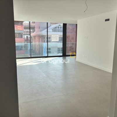 Apartamento com 119m², 3 quartos (sendo 3 suítes), 2 garagens, no bairro Jurerê em Florianópolis