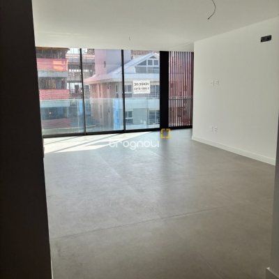 Apartamento com 119m², 3 quartos (sendo 3 suítes), 2 garagens, no bairro Jurerê em Florianópolis