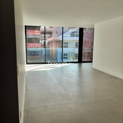 Apartamento com 119m², 3 quartos (sendo 3 suítes), 2 garagens, no bairro Jurerê em Florianópolis