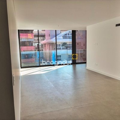 Apartamento com 119m², 3 quartos (sendo 3 suítes), 2 garagens, no bairro Jurerê em Florianópolis