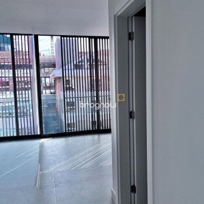 Apartamento com 119m², 3 quartos (sendo 3 suítes), 2 garagens, no bairro Jurerê em Florianópolis