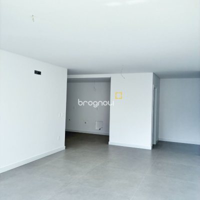 Apartamento com 119m², 3 quartos (sendo 3 suítes), 2 garagens, no bairro Jurerê em Florianópolis