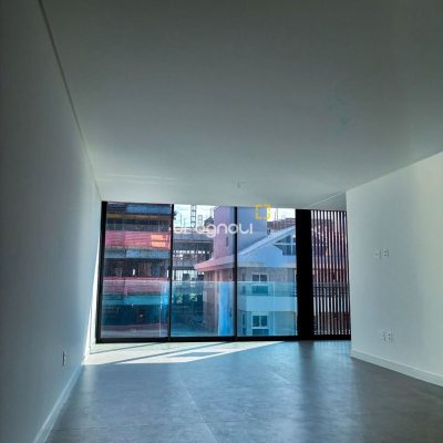 Apartamento com 119m², 3 quartos (sendo 3 suítes), 2 garagens, no bairro Jurerê em Florianópolis