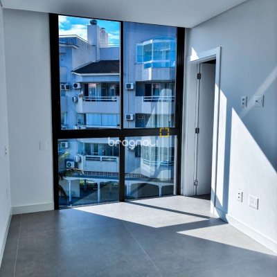 Apartamento com 119m², 3 quartos (sendo 3 suítes), 2 garagens, no bairro Jurerê em Florianópolis