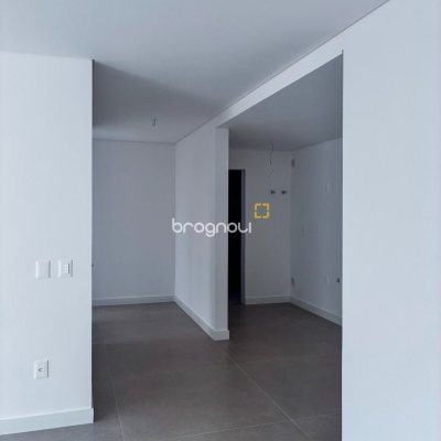 Apartamento com 119m², 3 quartos (sendo 3 suítes), 2 garagens, no bairro Jurerê em Florianópolis