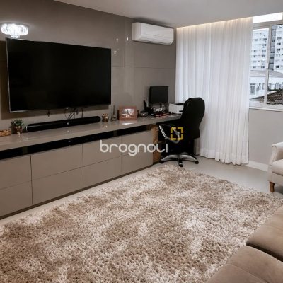 Apartamento com 97m², 3 quartos (sendo 1 suíte), no bairro Centro em Florianópolis