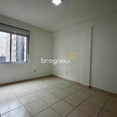 Apartamento com 78m², 2 quartos, 1 garagem, no bairro Centro em Florianópolis