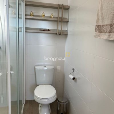 Apartamento com 101m², 2 quartos (sendo 2 suítes), 2 garagens, no bairro Centro em Florianópolis