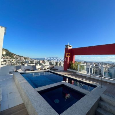 Apartamento com 101m², 2 quartos (sendo 2 suítes), 2 garagens, no bairro Centro em Florianópolis