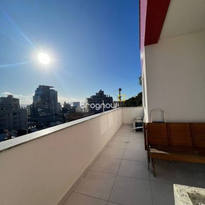 Apartamento com 101m², 2 quartos (sendo 2 suítes), 2 garagens, no bairro Centro em Florianópolis