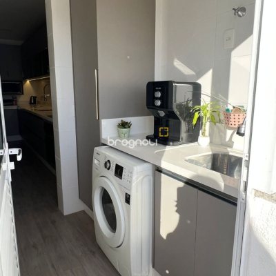 Apartamento com 101m², 2 quartos (sendo 2 suítes), 2 garagens, no bairro Centro em Florianópolis