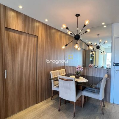 Apartamento com 101m², 2 quartos (sendo 2 suítes), 2 garagens, no bairro Centro em Florianópolis