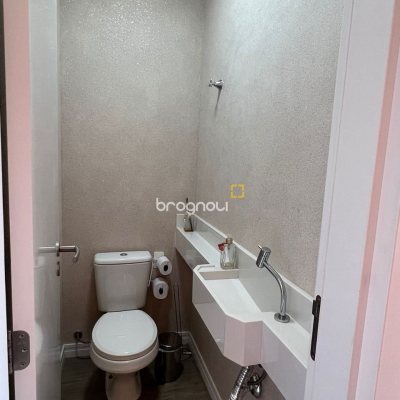Apartamento com 101m², 2 quartos (sendo 2 suítes), 2 garagens, no bairro Centro em Florianópolis