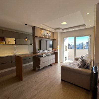 Apartamento com 101m², 2 quartos (sendo 2 suítes), 2 garagens, no bairro Centro em Florianópolis