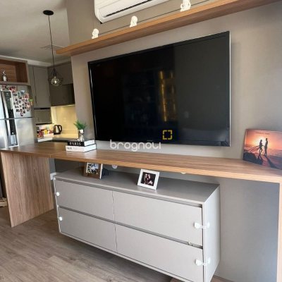 Apartamento com 101m², 2 quartos (sendo 2 suítes), 2 garagens, no bairro Centro em Florianópolis