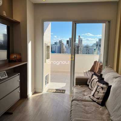 Apartamento com 101m², 2 quartos (sendo 2 suítes), 2 garagens, no bairro Centro em Florianópolis