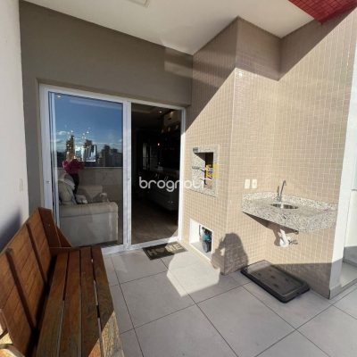 Apartamento com 101m², 2 quartos (sendo 2 suítes), 2 garagens, no bairro Centro em Florianópolis