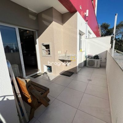 Apartamento com 101m², 2 quartos (sendo 2 suítes), 2 garagens, no bairro Centro em Florianópolis