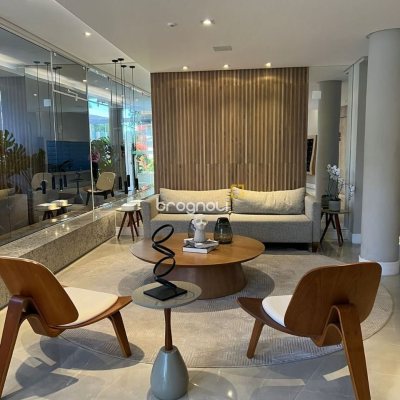 Apartamento com 101m², 2 quartos (sendo 2 suítes), 2 garagens, no bairro Centro em Florianópolis