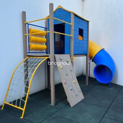 Apartamento com 101m², 2 quartos (sendo 2 suítes), 2 garagens, no bairro Centro em Florianópolis