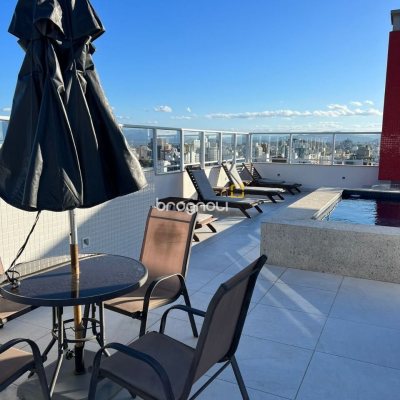Apartamento com 101m², 2 quartos (sendo 2 suítes), 2 garagens, no bairro Centro em Florianópolis