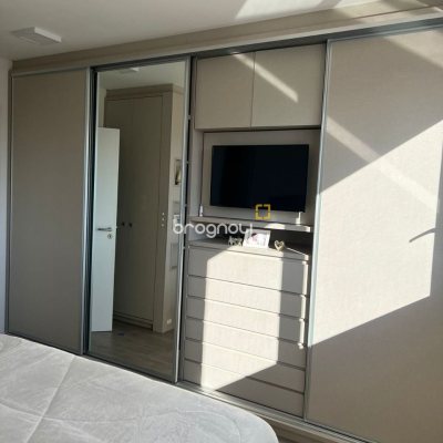 Apartamento com 101m², 2 quartos (sendo 2 suítes), 2 garagens, no bairro Centro em Florianópolis