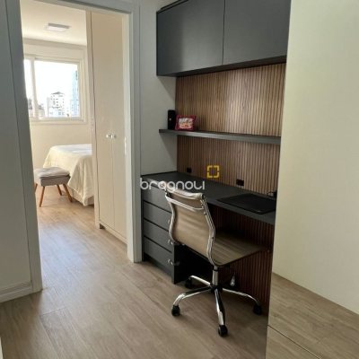 Apartamento com 101m², 2 quartos (sendo 2 suítes), 2 garagens, no bairro Centro em Florianópolis