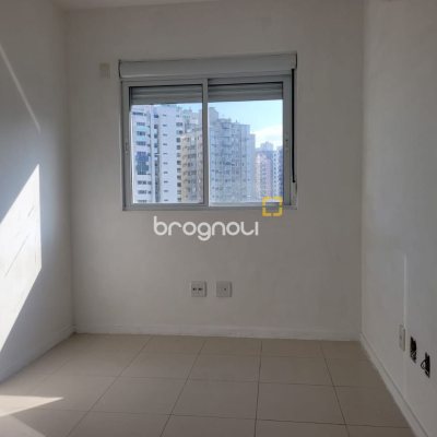 Apartamento com 106m², 3 quartos (sendo 1 suíte), 1 garagem, no bairro Campinas em São José