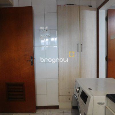 Apartamento com 151m², 3 quartos (sendo 1 suíte), 1 garagem, no bairro Centro em Florianópolis