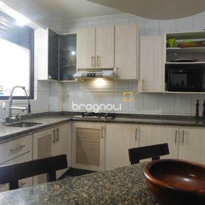 Apartamento com 151m², 3 quartos (sendo 1 suíte), 1 garagem, no bairro Centro em Florianópolis