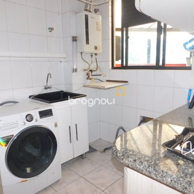Apartamento com 151m², 3 quartos (sendo 1 suíte), 1 garagem, no bairro Centro em Florianópolis