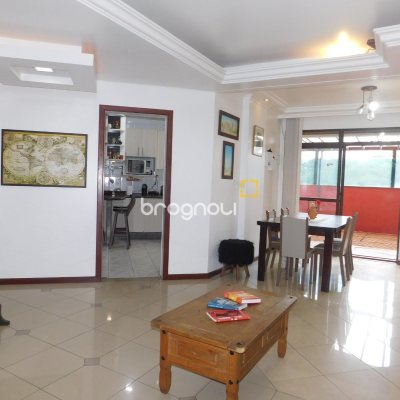 Apartamento com 151m², 3 quartos (sendo 1 suíte), 1 garagem, no bairro Centro em Florianópolis