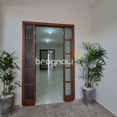 Casa com 116m², 5 quartos (sendo 1 suíte), 2 garagens, no bairro Ingleses em Florianópolis