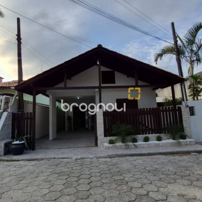 Casa com 116m², 5 quartos (sendo 1 suíte), 2 garagens, no bairro Ingleses em Florianópolis