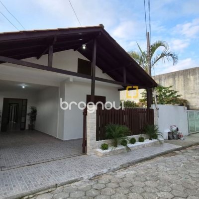 Casa com 116m², 5 quartos (sendo 1 suíte), 2 garagens, no bairro Ingleses em Florianópolis