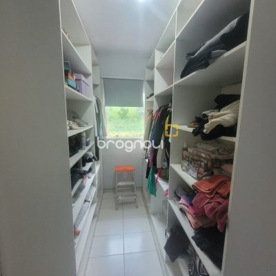 Casa com 226m², 3 quartos (sendo 1 suíte), 2 garagens, no bairro Pedra Branca em Palhoça