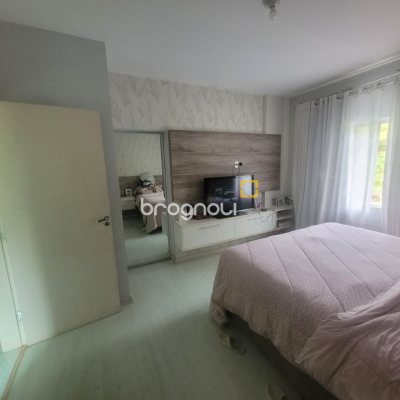 Casa com 226m², 3 quartos (sendo 1 suíte), 2 garagens, no bairro Pedra Branca em Palhoça