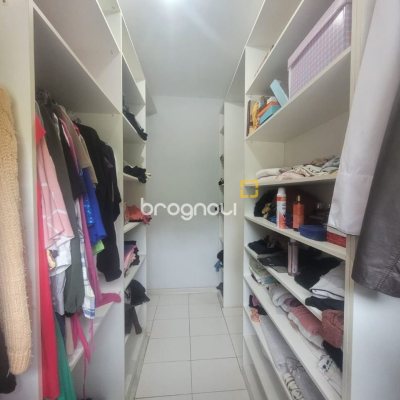 Casa com 226m², 3 quartos (sendo 1 suíte), 2 garagens, no bairro Pedra Branca em Palhoça