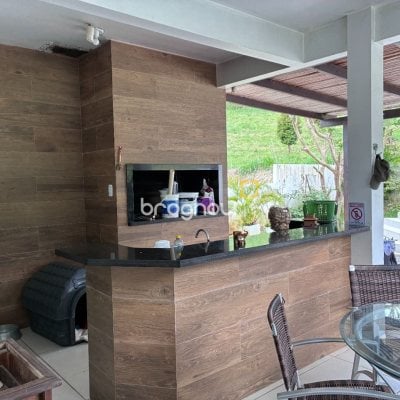 Casa com 226m², 3 quartos (sendo 1 suíte), 2 garagens, no bairro Pedra Branca em Palhoça